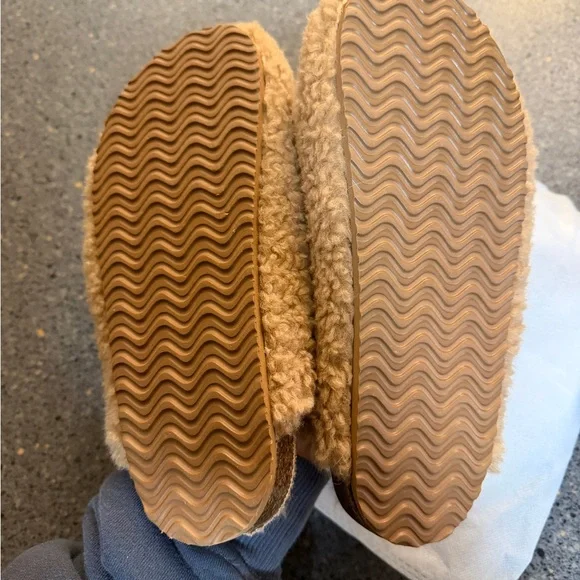 Intentionally Blank Apres Slipper - Picture 6 of 7